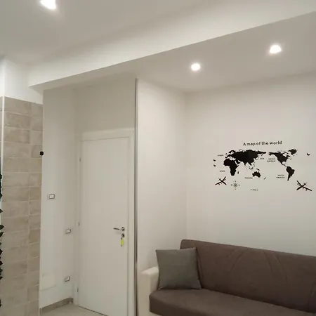 Eddy Rea Apartment *